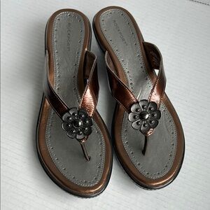 Rockport Bronze Leather Flower Thong Sandals | Size 8.5M | Style APWY555L